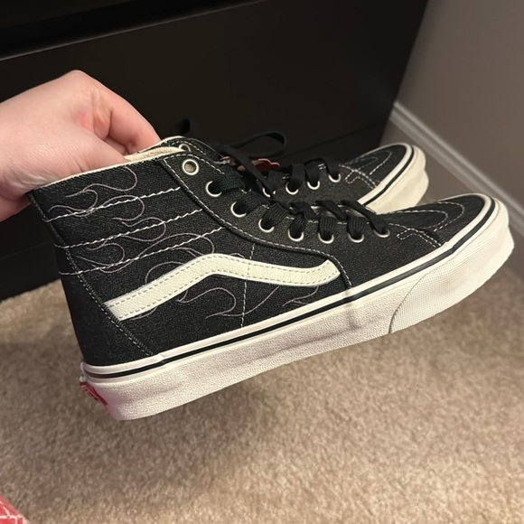 BNWT Sk8 Hi Vans - Picture 1 of 4